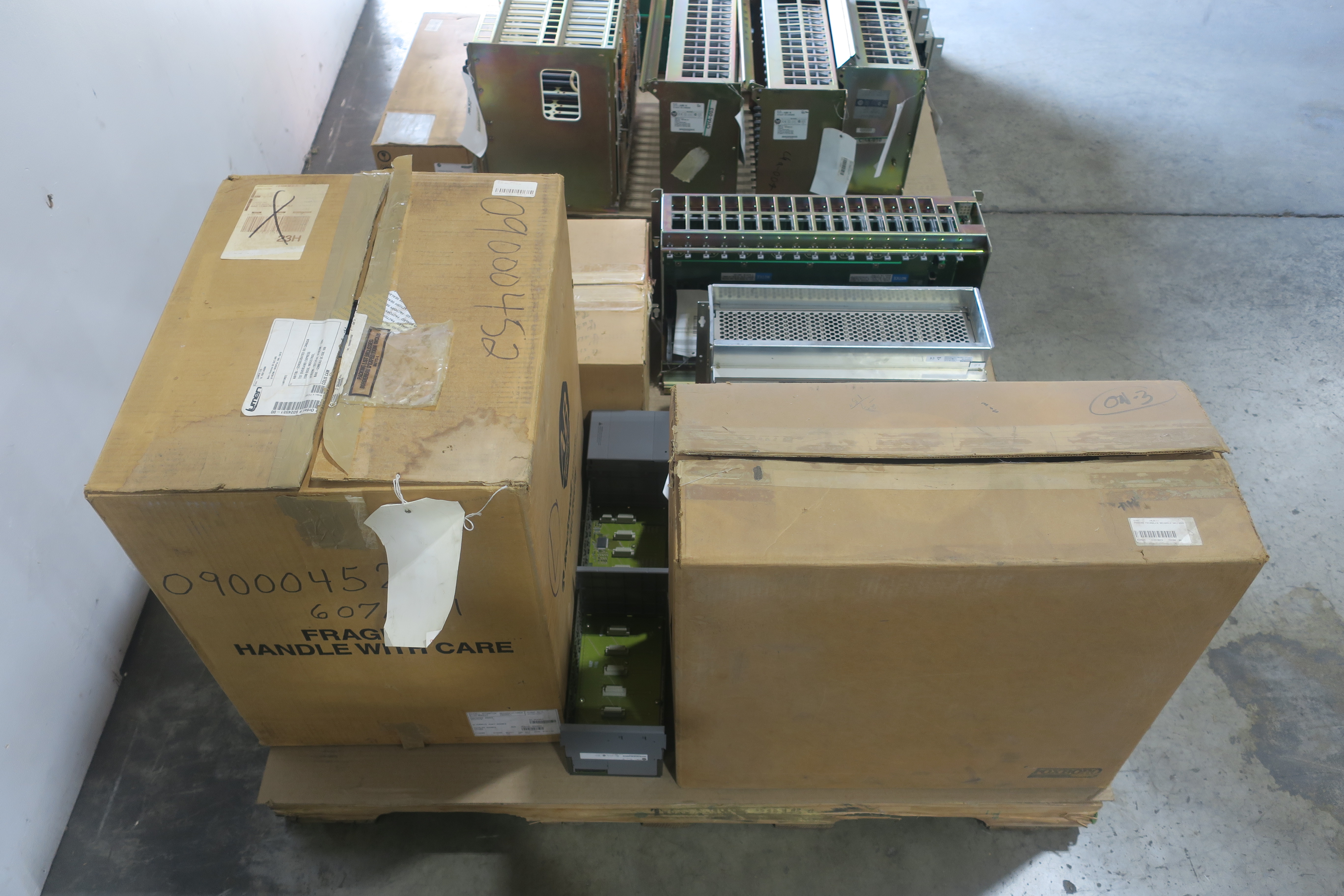 SKU 1785002 - 2 PALLETS OF ASSORTED CHASSIS MODULES - AUTOMATION & CONTROLS