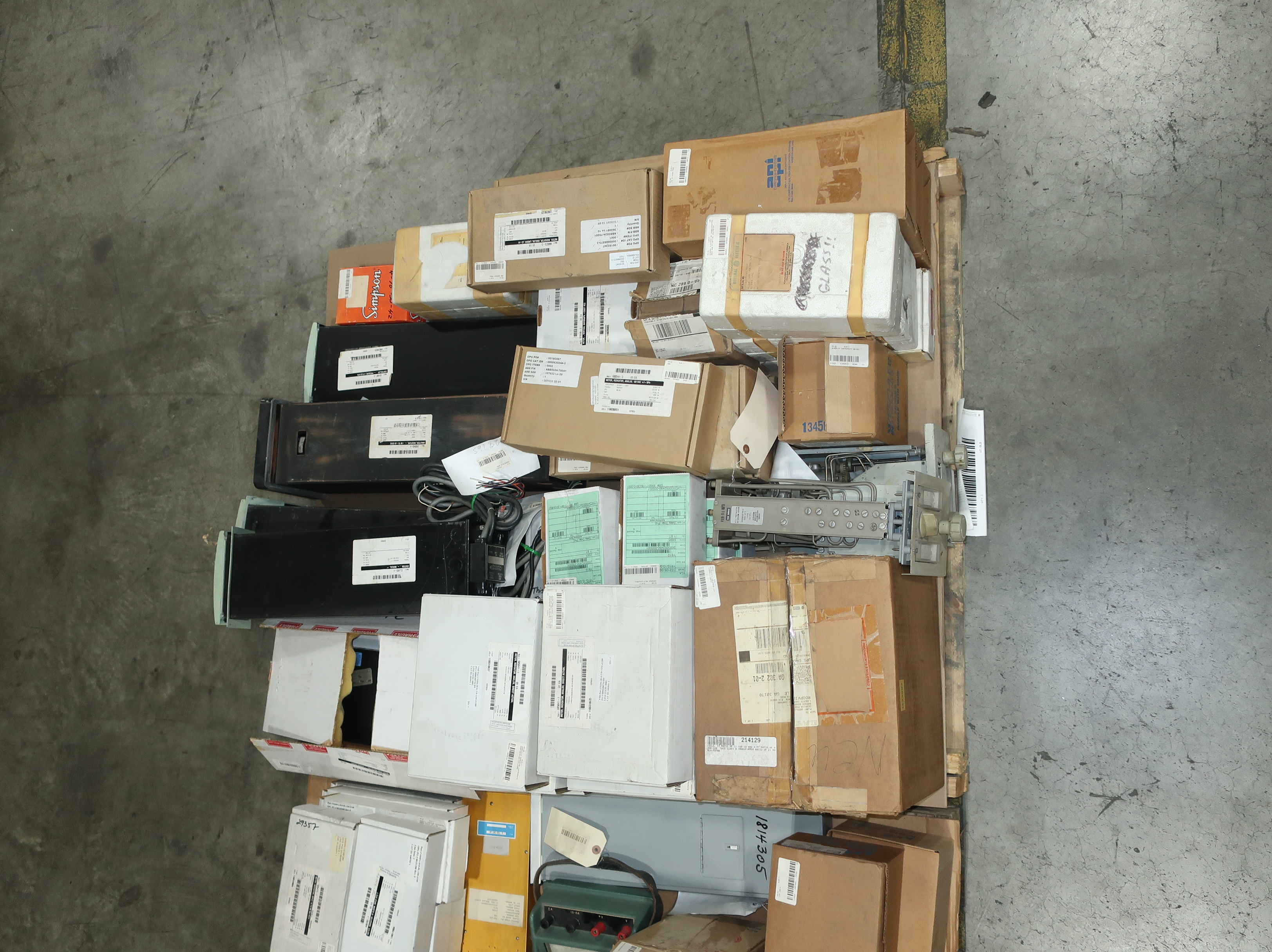 SKU 1775579 - 2 PALLETS OF ASSORTED PANEL METERS - PANEL METERS