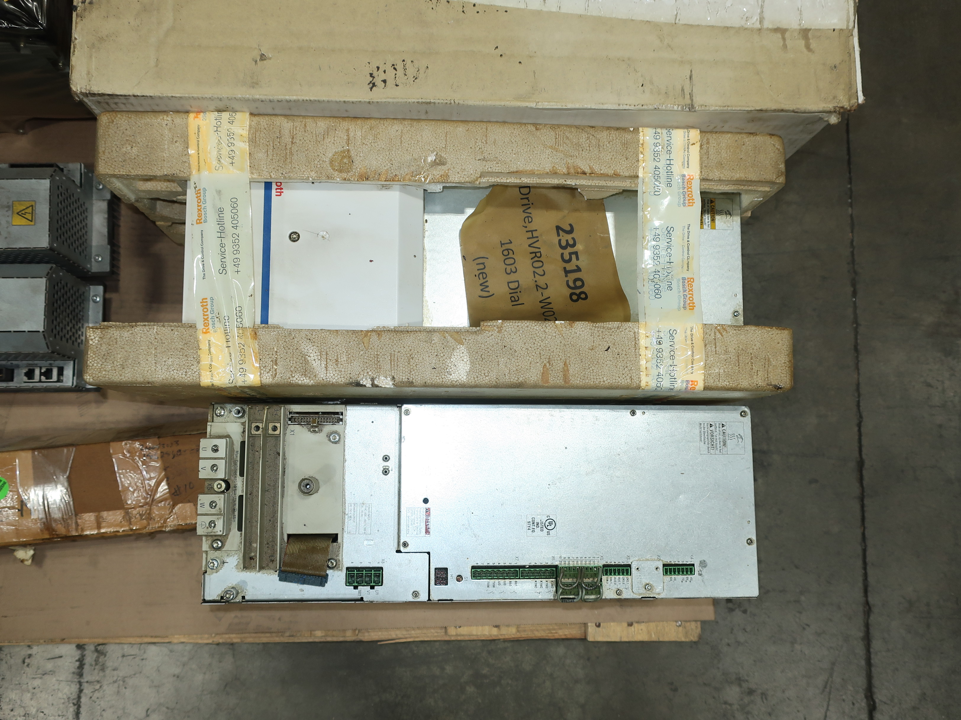 PALLET OF ASSORTED DRIVES - AUTOMATION & CONTROLS