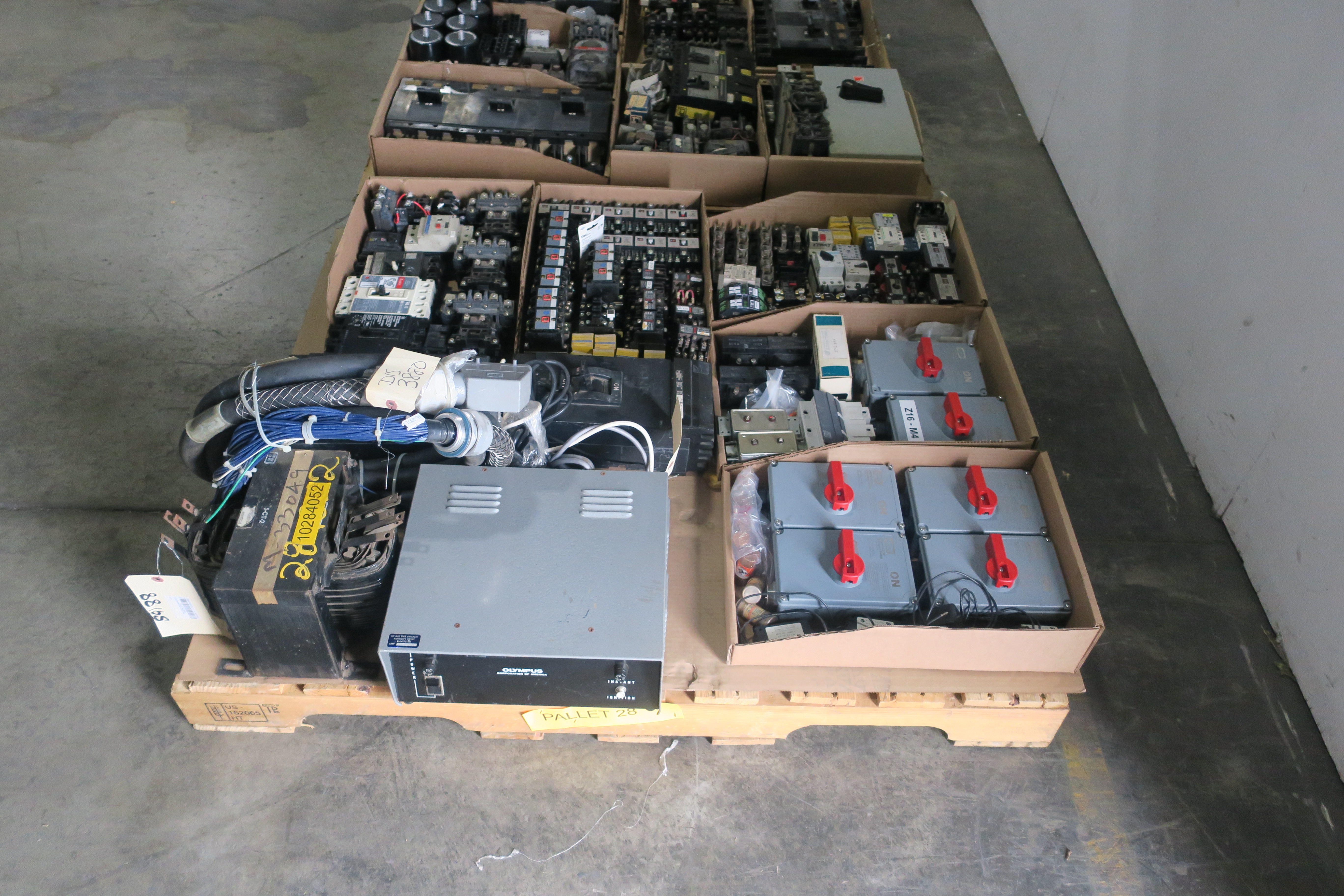 SKU 1786066 - 2 PALLETS OF ASSORTED ELECTRICAL COMPONENTS - ELECTRICAL COMPONENTS