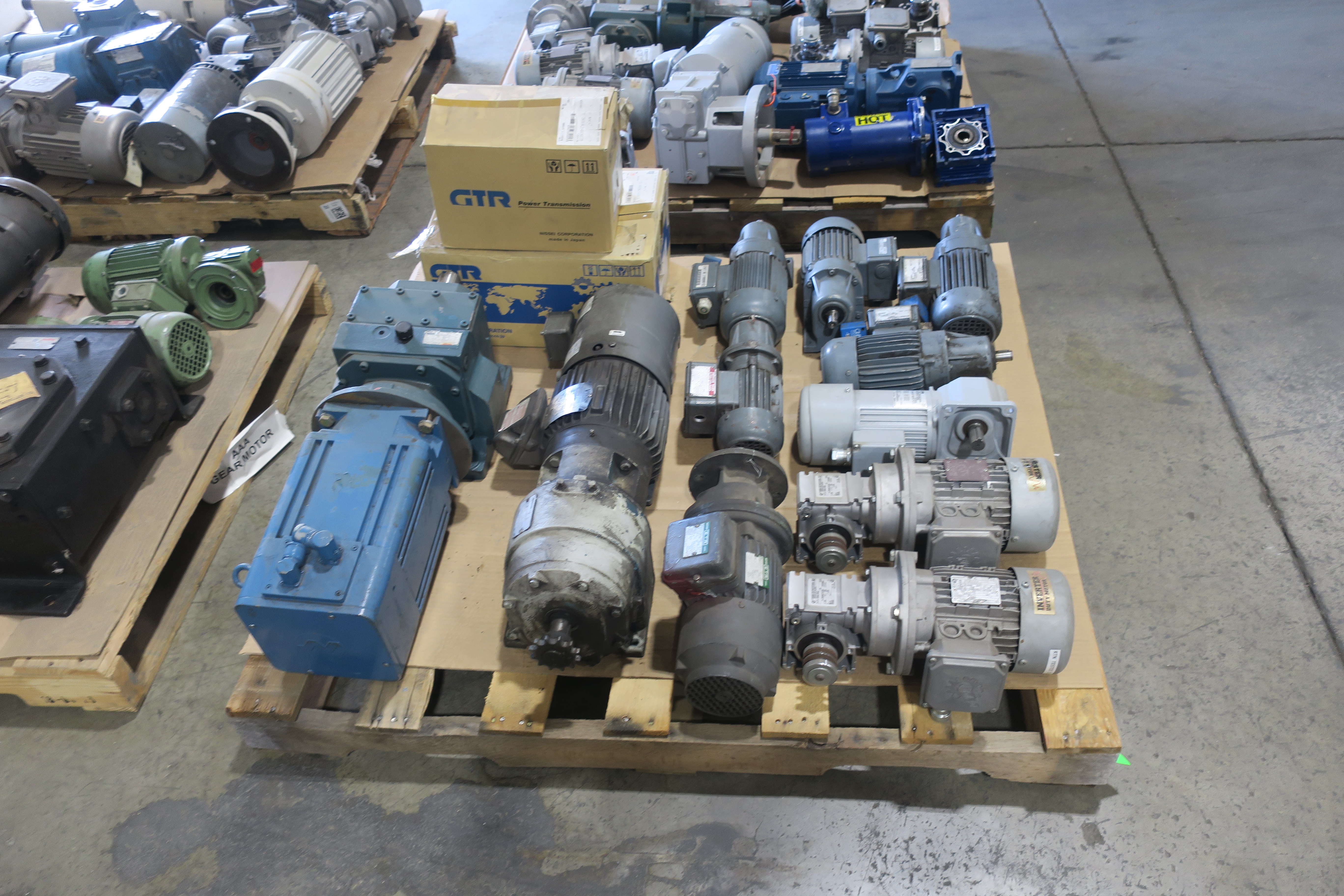 SKU 1786628 - 4 PALLETS OF ASSORTED GEARMOTORS - GEARMOTOR