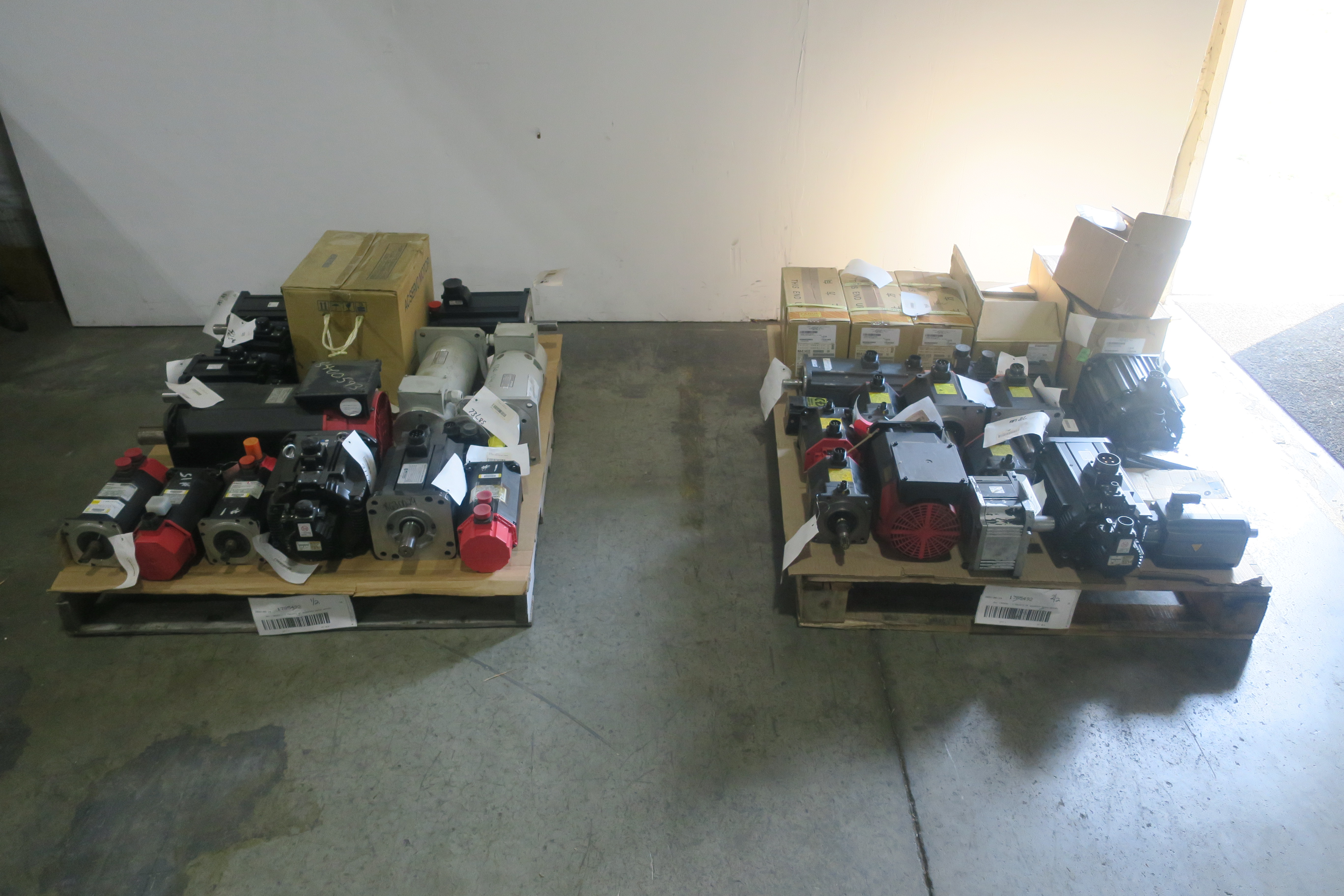 SKU 1785492 - 2 PALLETS OF ASSORTED SERVO MOTORS - SERVO MOTORS