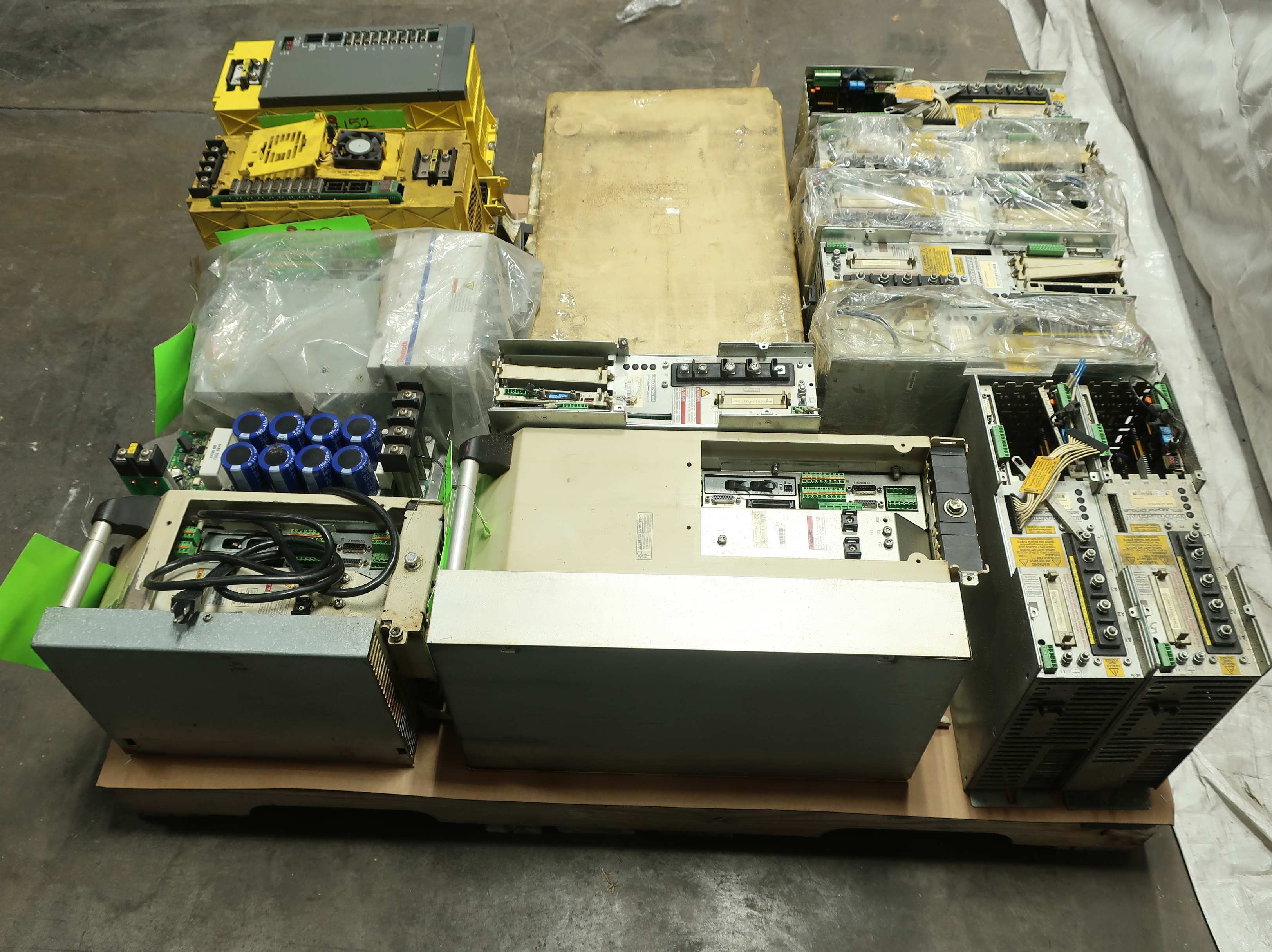 PALLET OF ASSORTED SERVO DRIVES - SERVO DRIVES