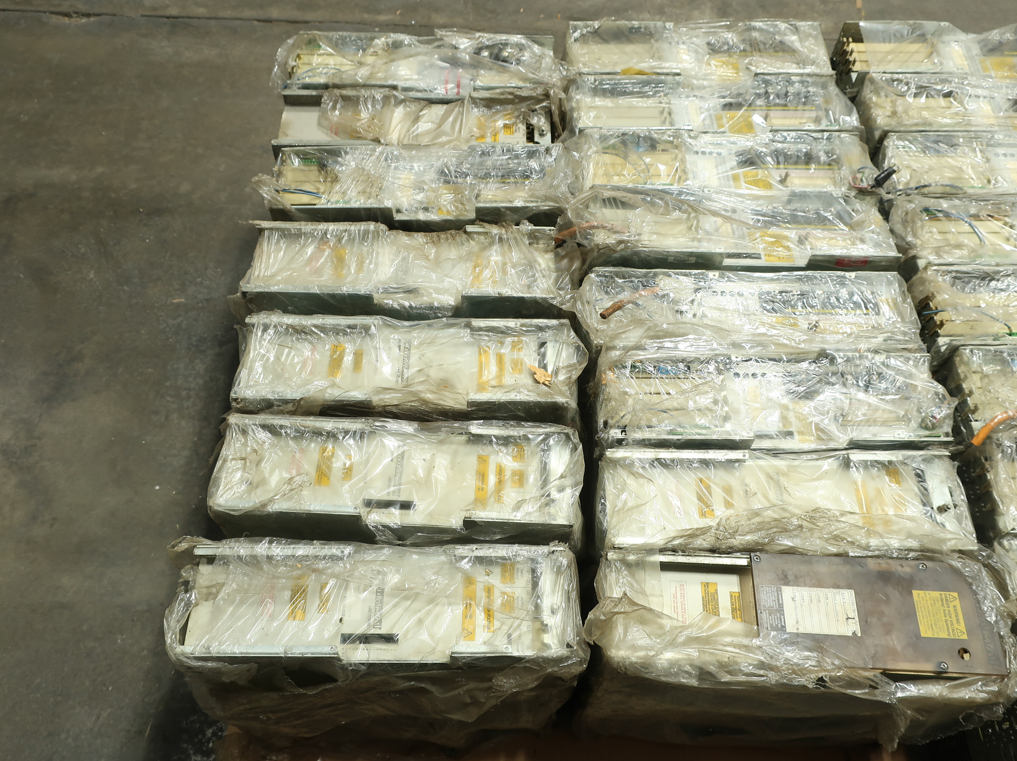 PALLET OF ASSORTED INDRAMAT SERVO DRIVES - SERVO DRIVES