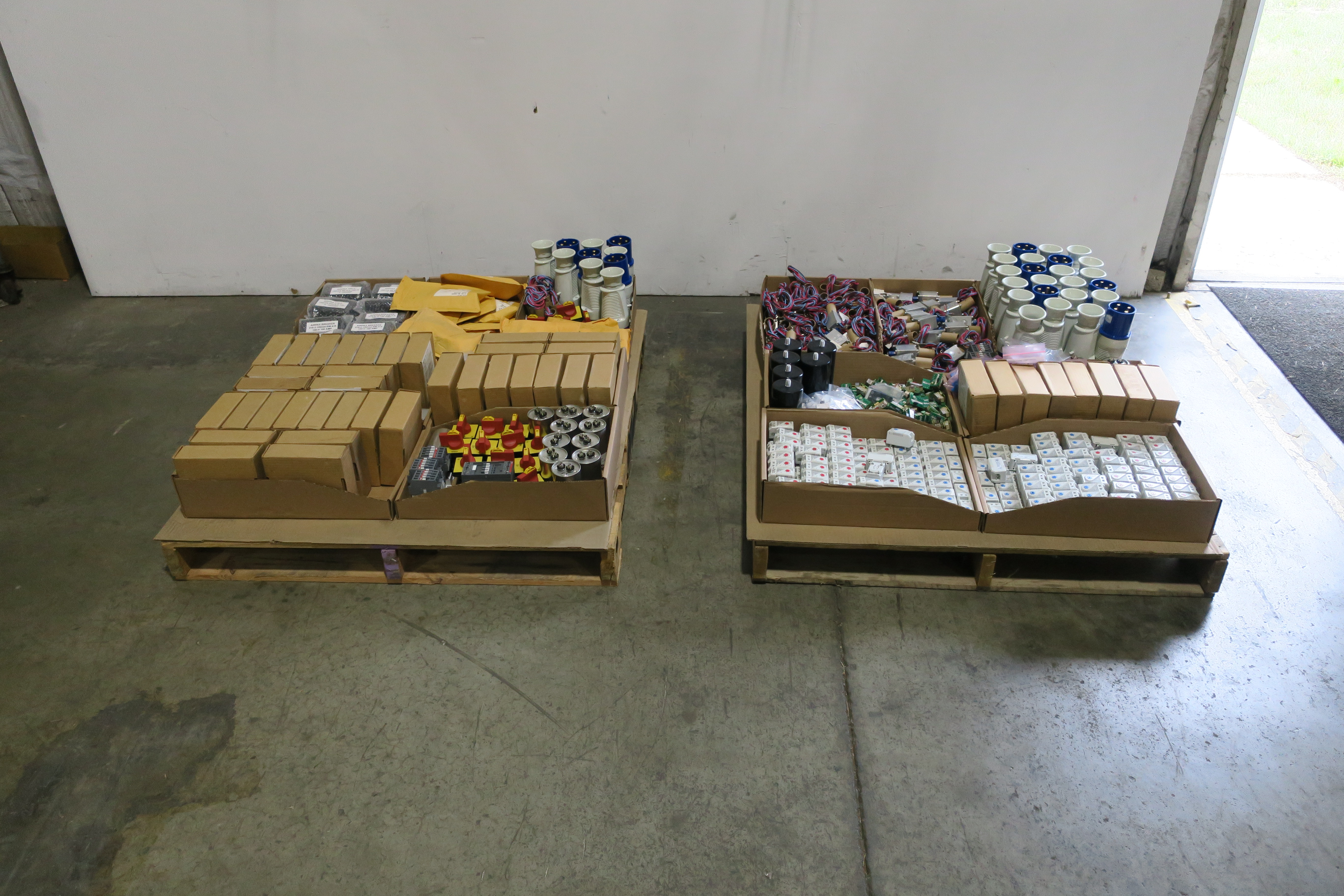 SKU 1784043 - 2 PALLETS OF ASSORTED ELECTRICAL COMPONENTS - ELECTRICAL COMPONENTS