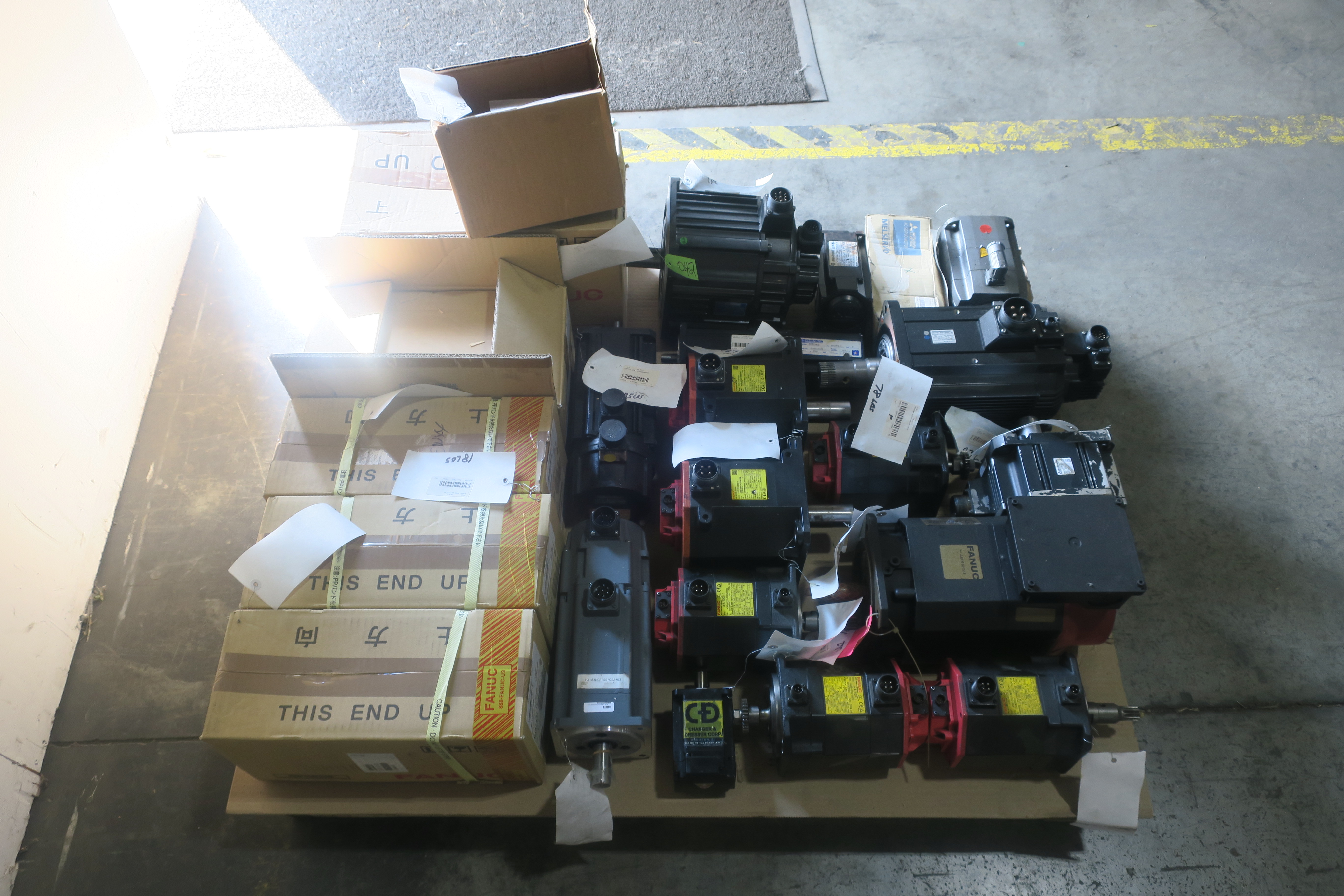 SKU 1785492 - 2 PALLETS OF ASSORTED SERVO MOTORS - SERVO MOTORS
