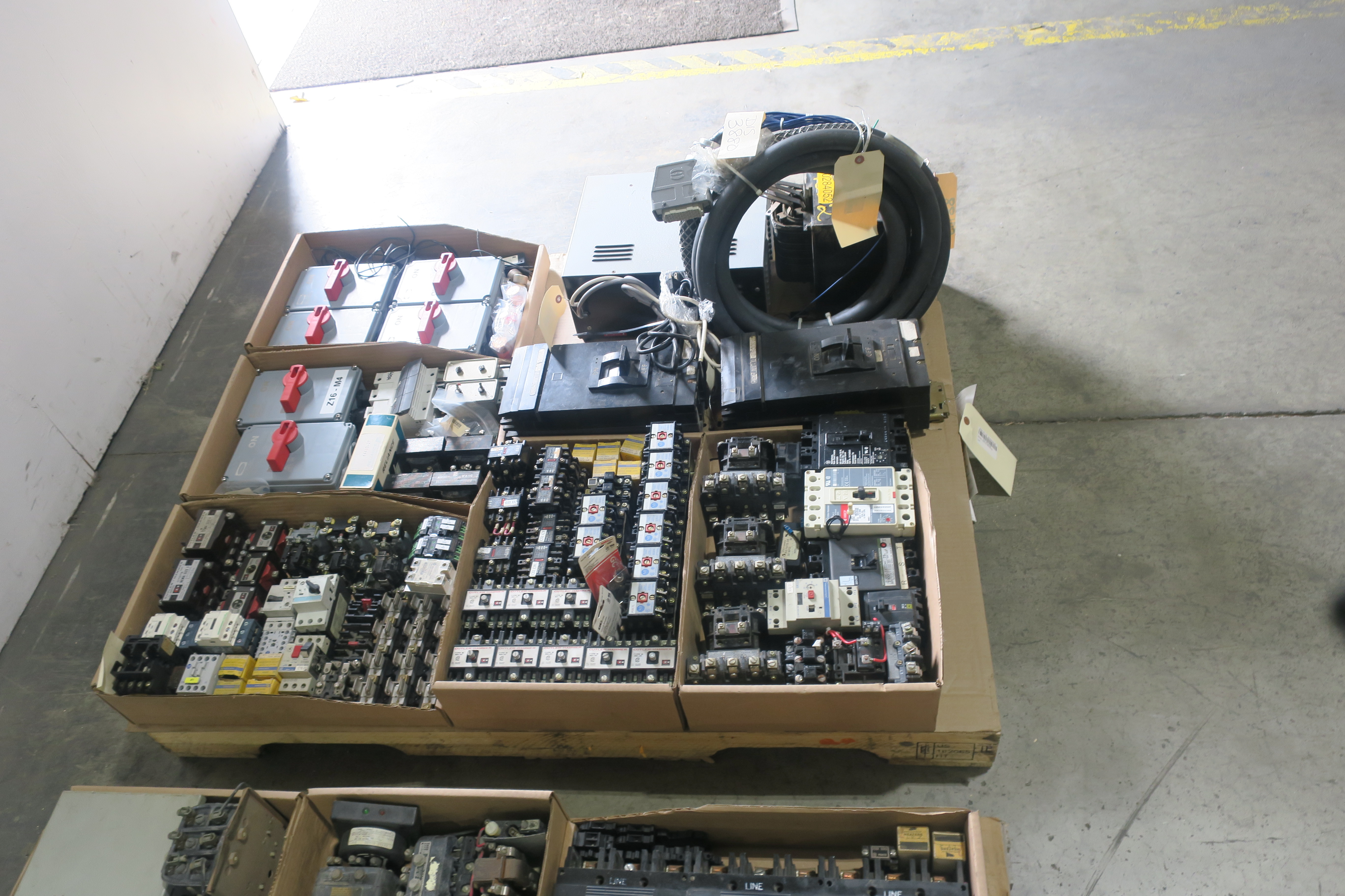 SKU 1786066 - 2 PALLETS OF ASSORTED ELECTRICAL COMPONENTS - ELECTRICAL COMPONENTS