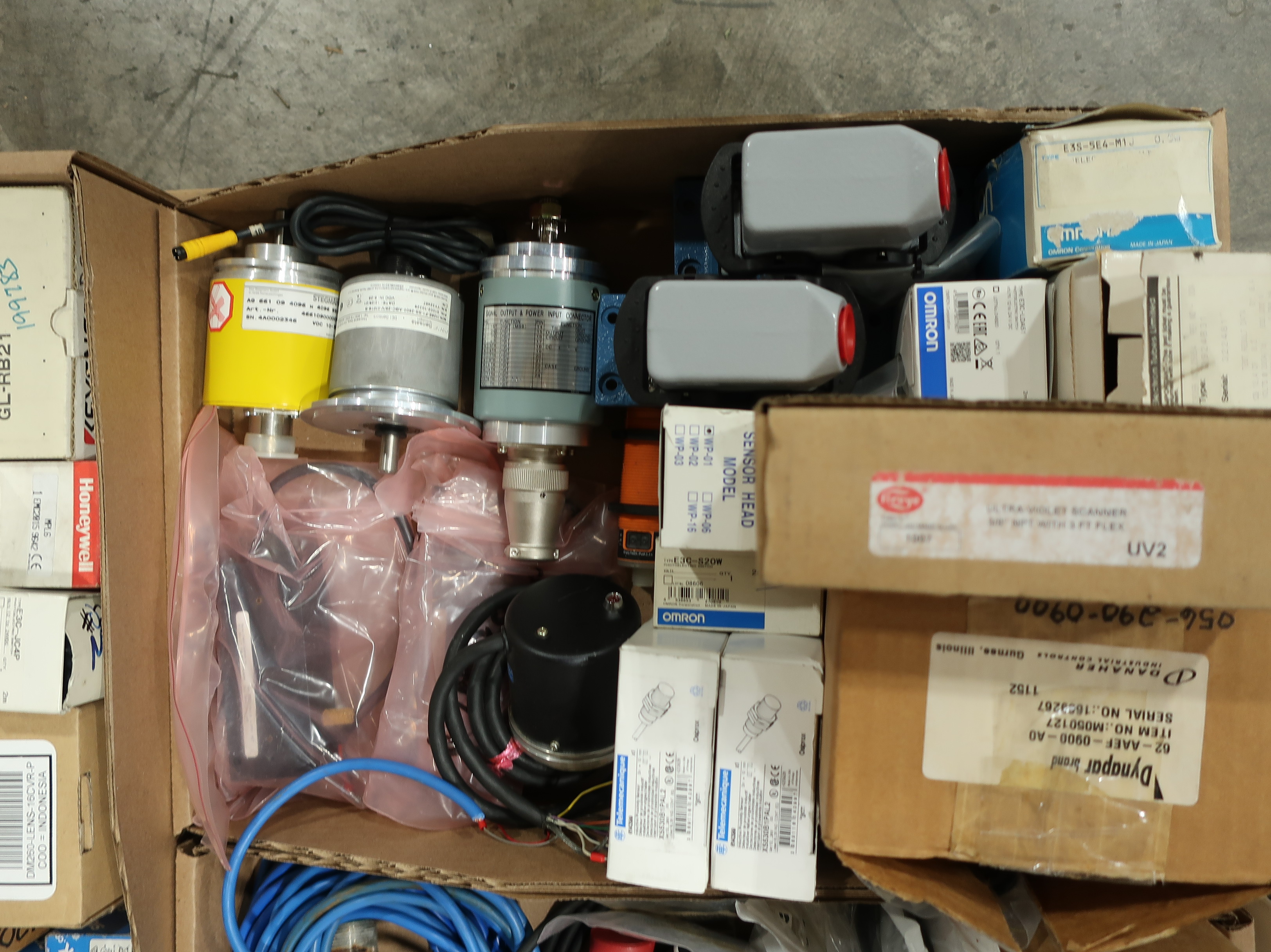 SKU 1775135 - PALLET OF ASSORTED SENSORS - SENSORS