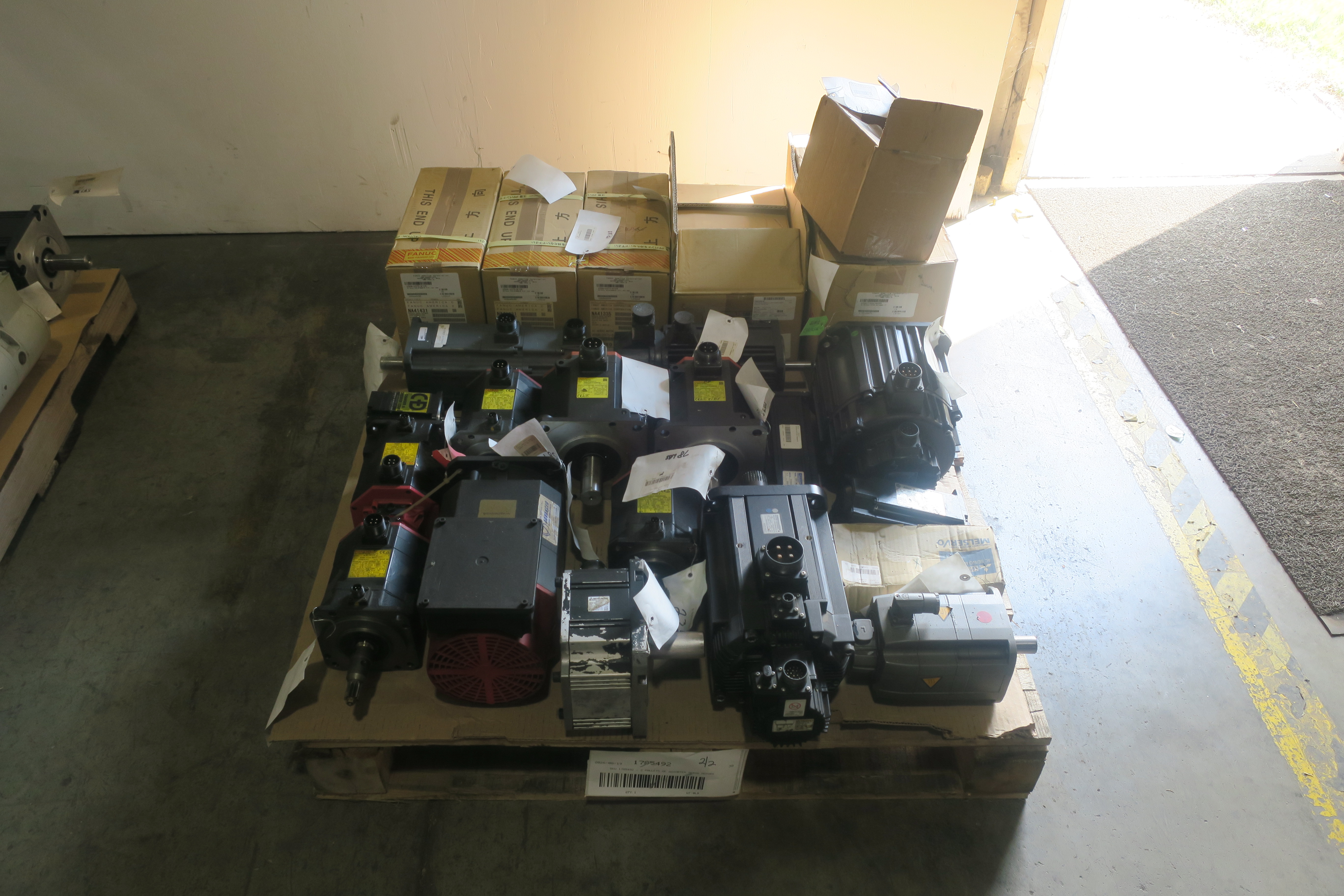 SKU 1785492 - 2 PALLETS OF ASSORTED SERVO MOTORS - SERVO MOTORS