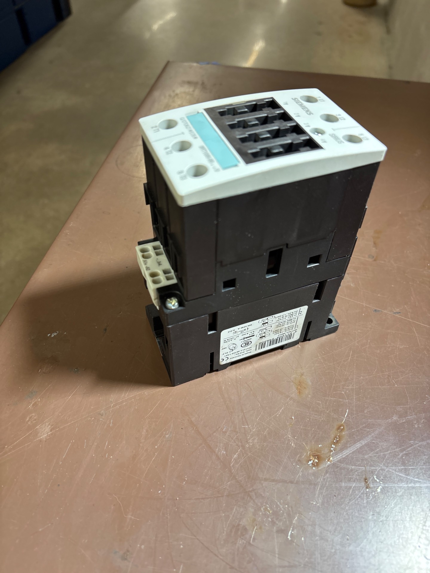 SIEMENS 3RT1035-3BB40 3 POLE POWER CONTACTOR - AC CONTACTOR