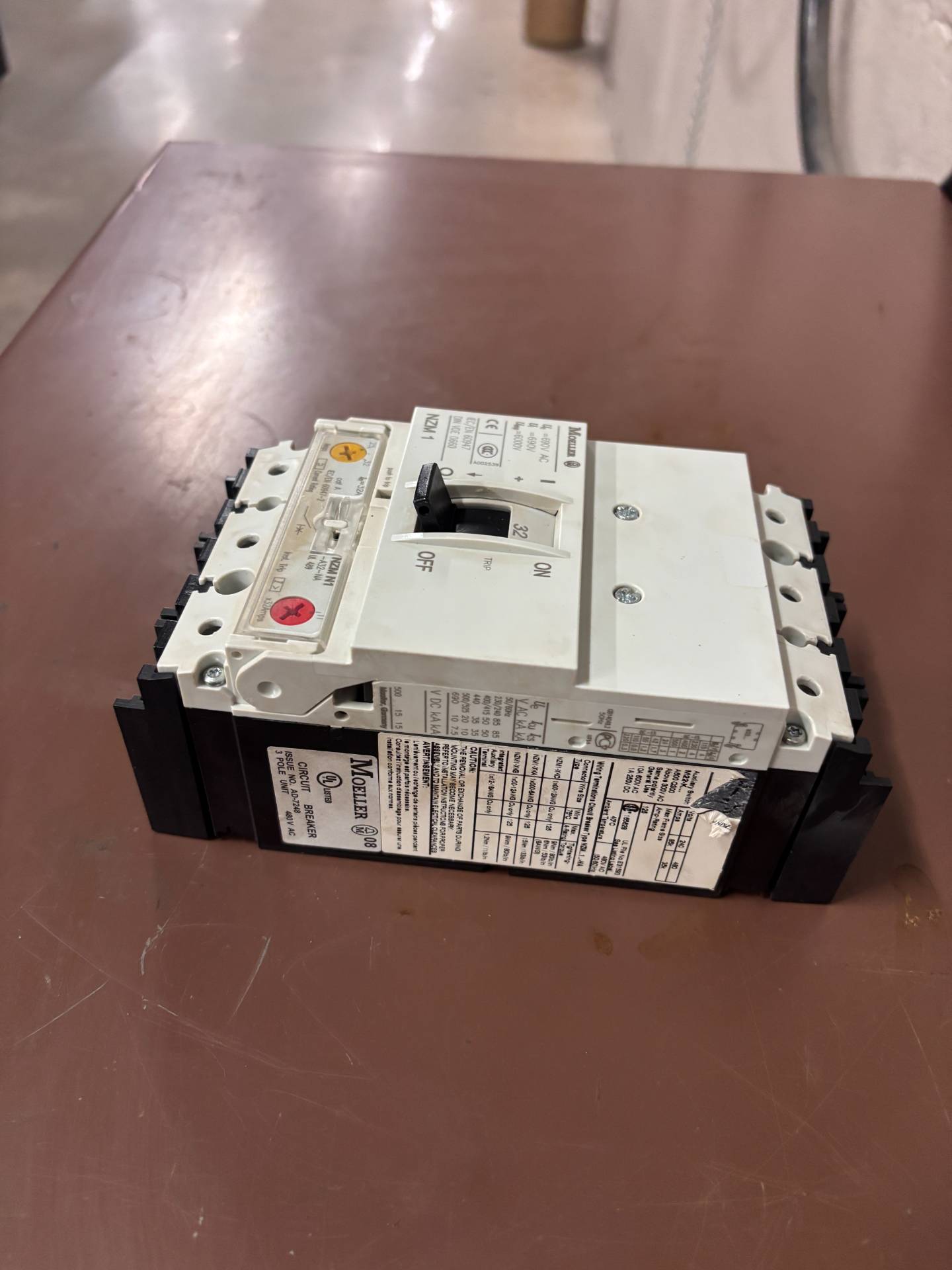 2008 MOELLER NZM N1-A32-NA MOLDED CASE CIRCUIT BREAKER - CIRCUIT BREAKERS