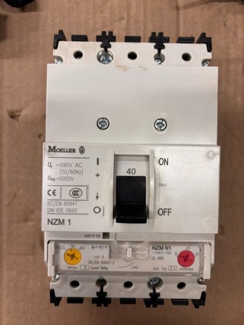 2008 MOELLER NZM N1-A40-NA MOLDED CASE CIRCUIT BREAKER - CIRCUIT BREAKERS