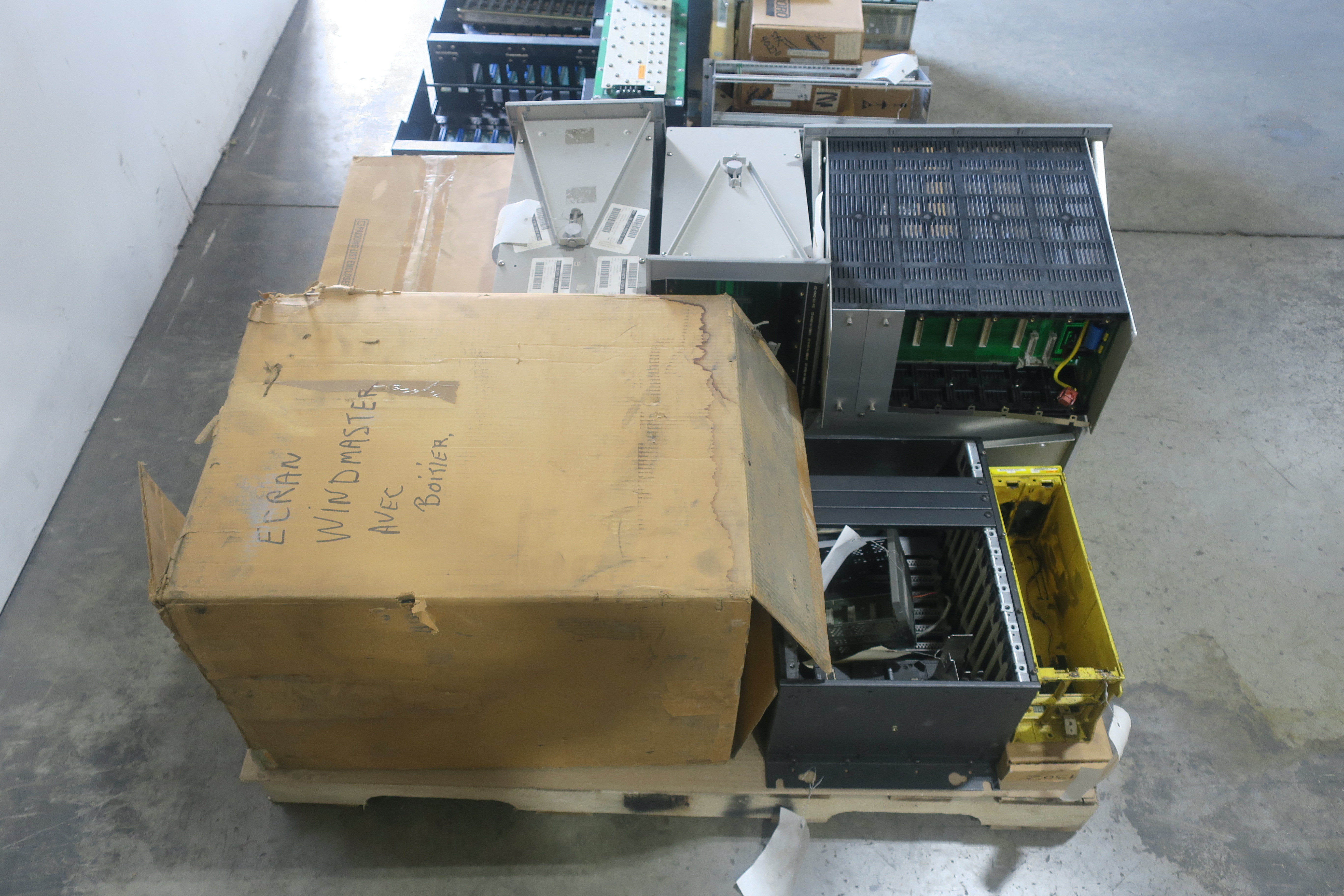 SKU 1785218 - 2 PALLETS OF ASSORTED CHASSIS MODULES - AUTOMATION & CONTROLS