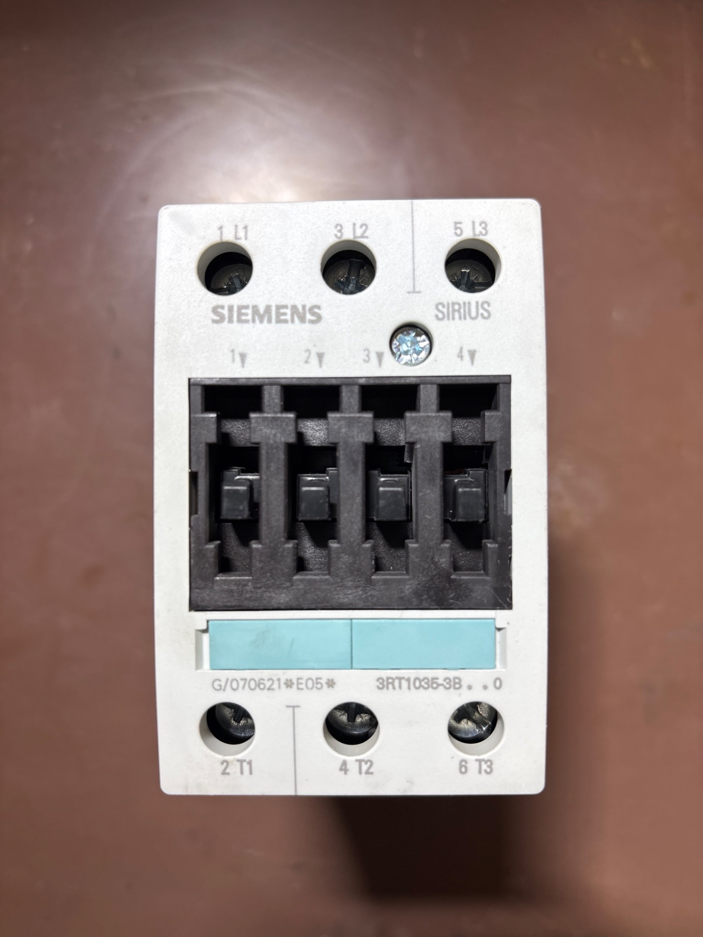 SIEMENS 3RT1035-3BB40 3 POLE POWER CONTACTOR - AC CONTACTOR