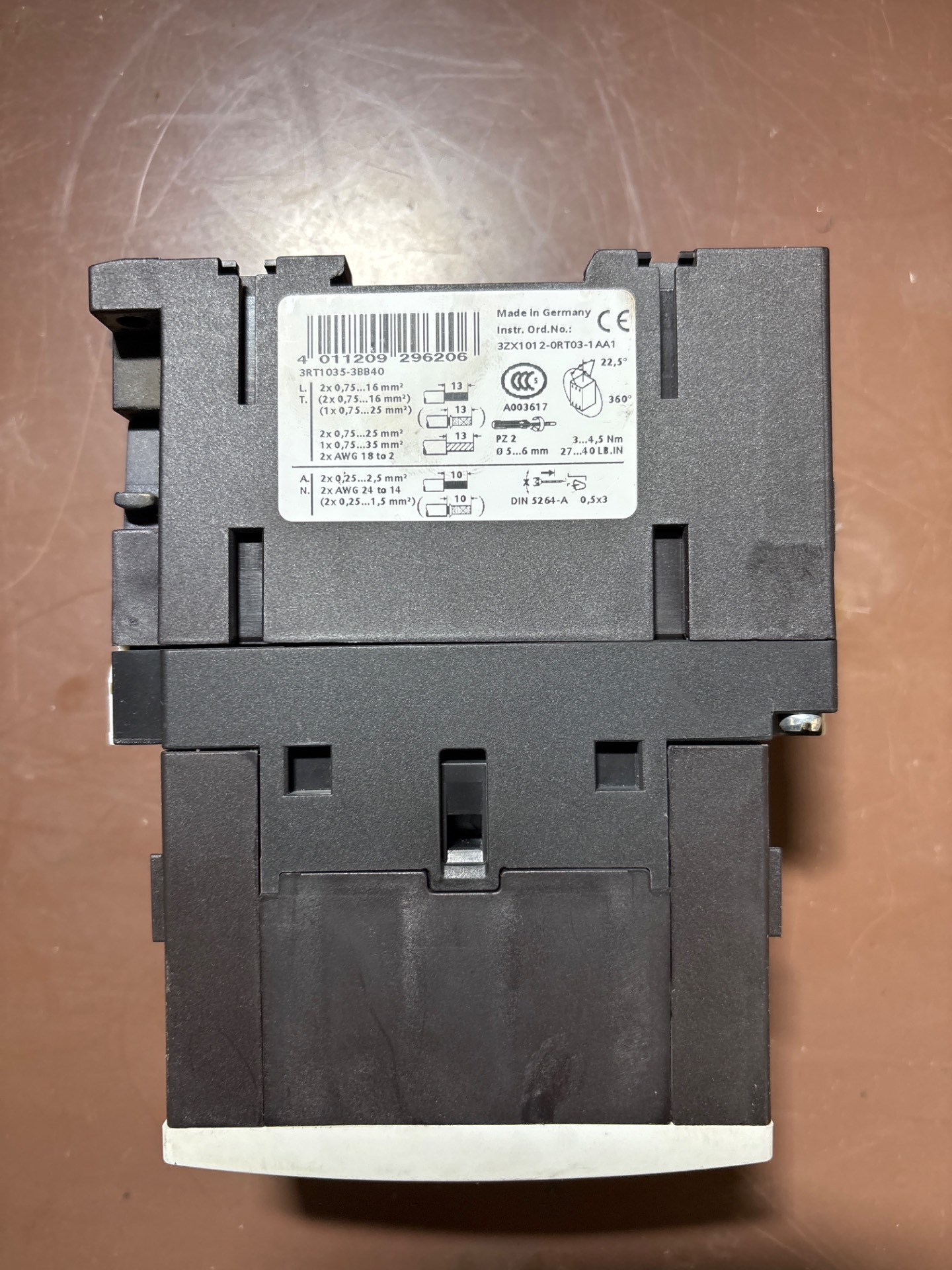 SIEMENS 3RT1035-3BB40 3 POLE POWER CONTACTOR - AC CONTACTOR