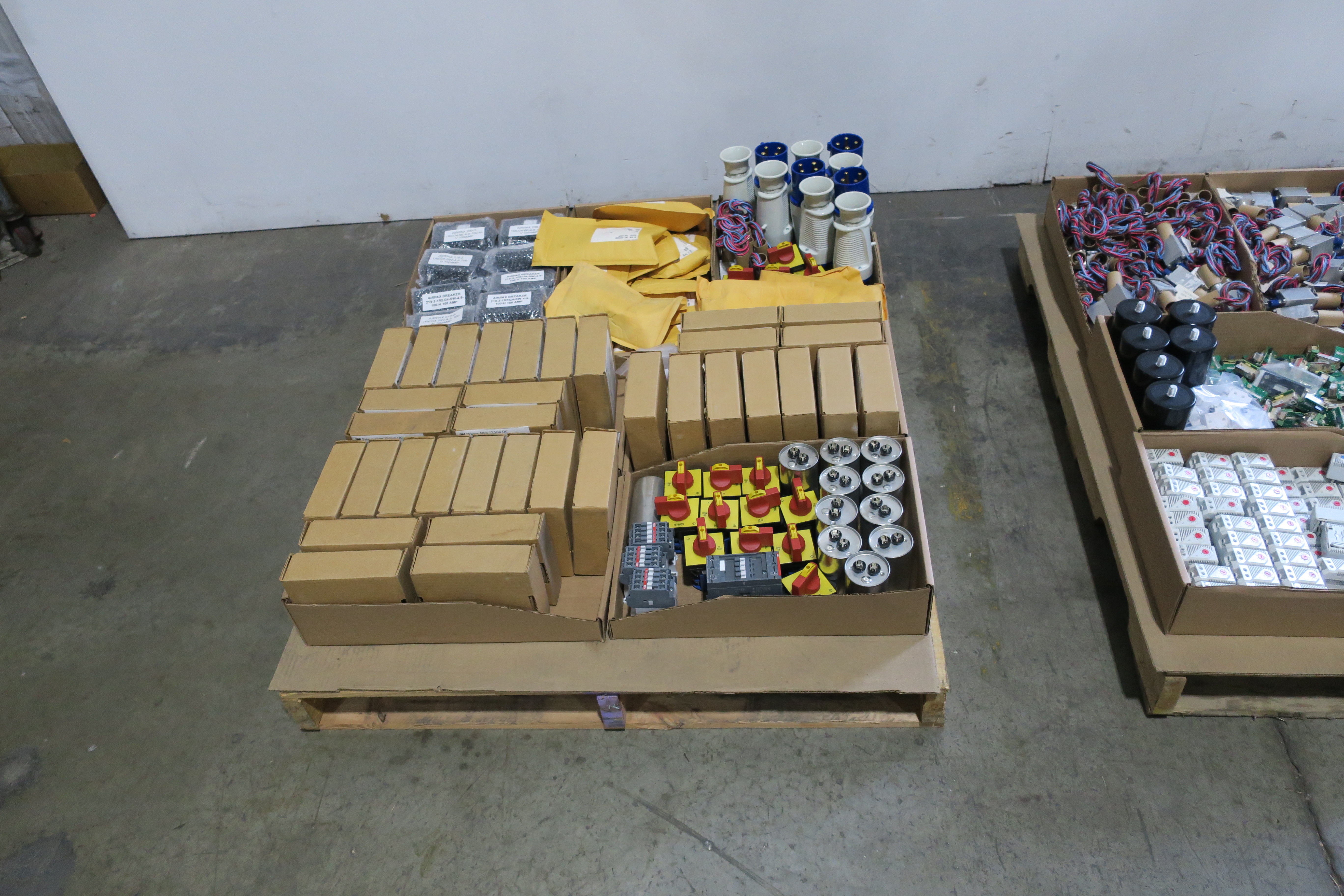 SKU 1784043 - 2 PALLETS OF ASSORTED ELECTRICAL COMPONENTS - ELECTRICAL COMPONENTS