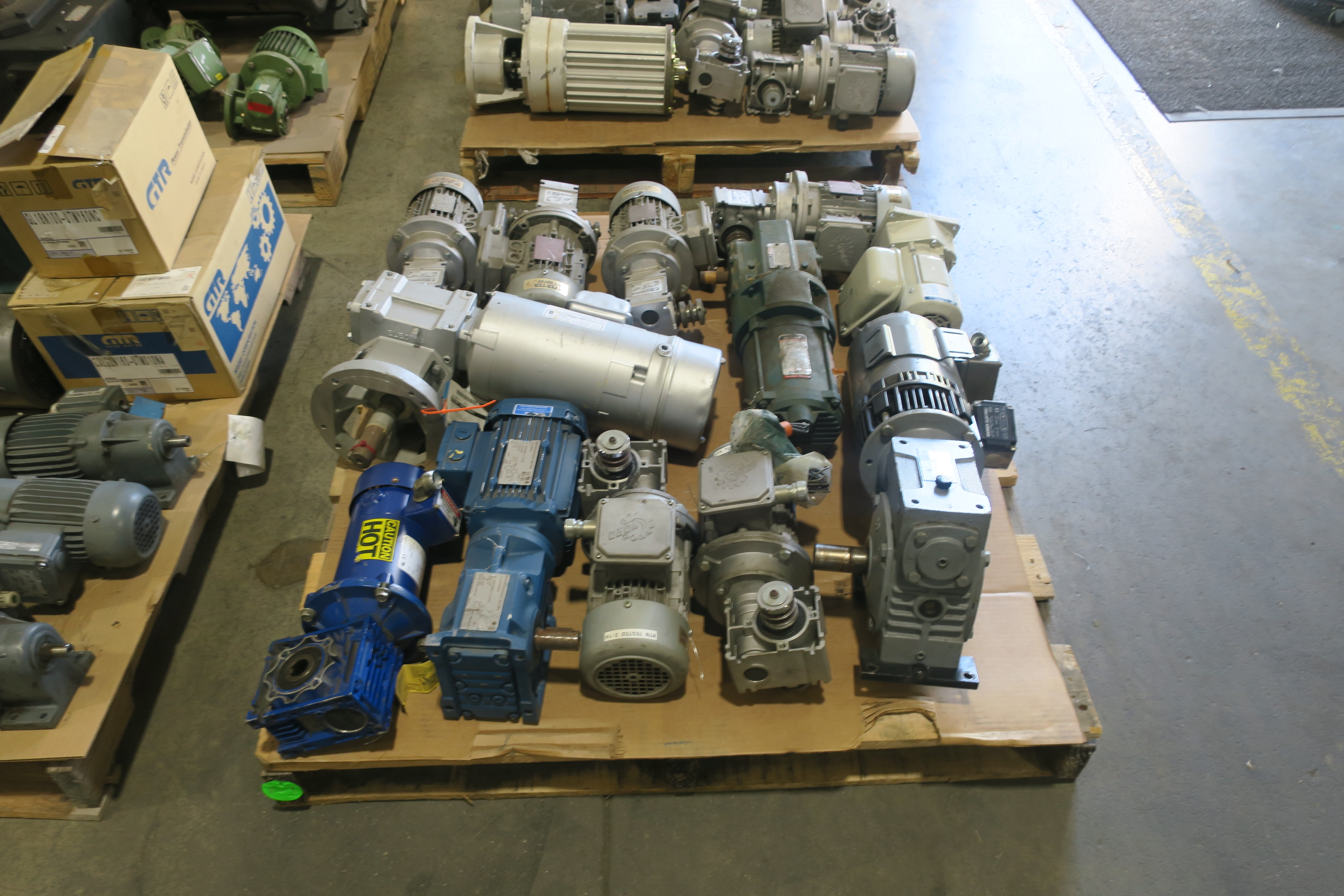SKU 1786628 - 4 PALLETS OF ASSORTED GEARMOTORS - GEARMOTOR