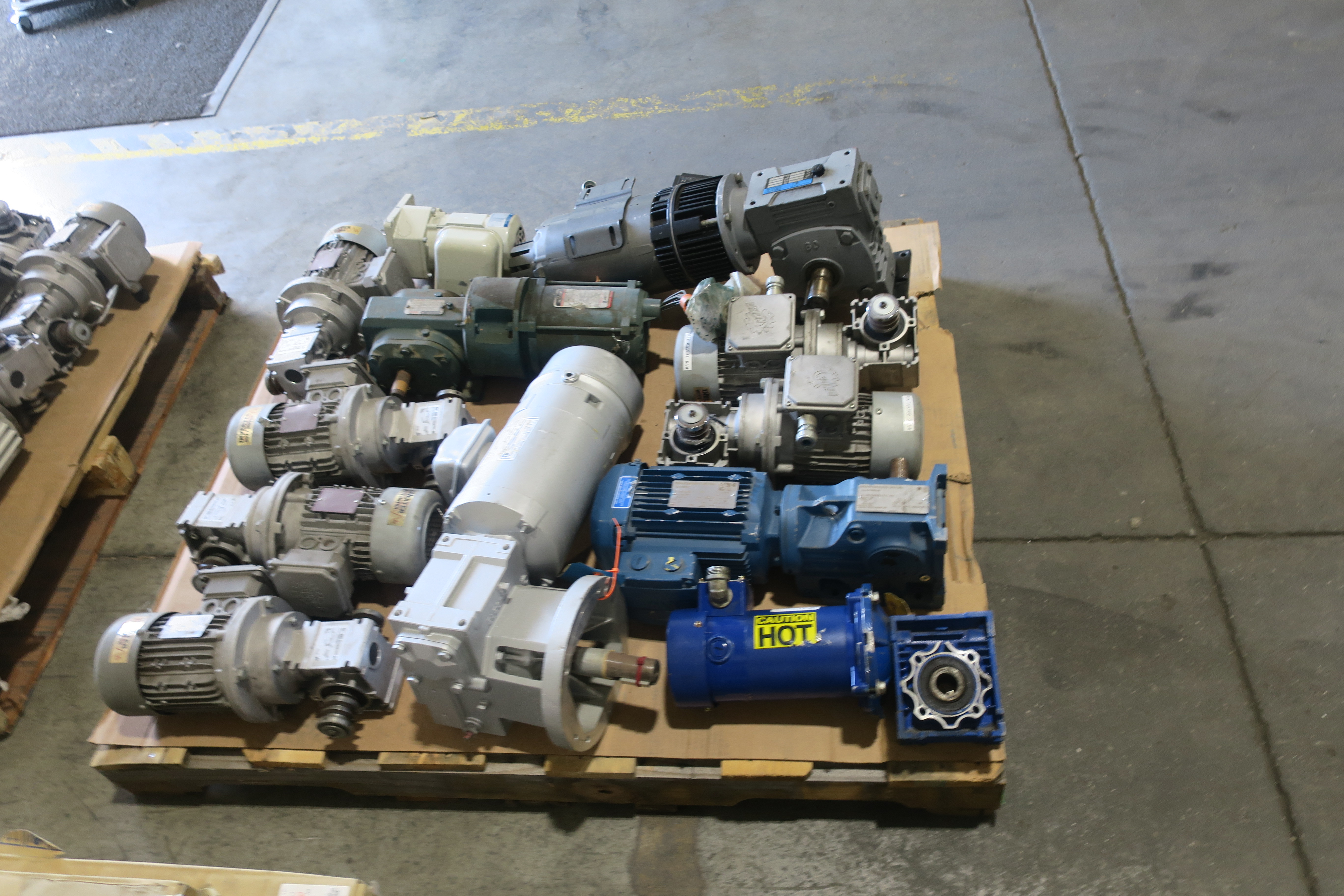 SKU 1786628 - 4 PALLETS OF ASSORTED GEARMOTORS - GEARMOTOR