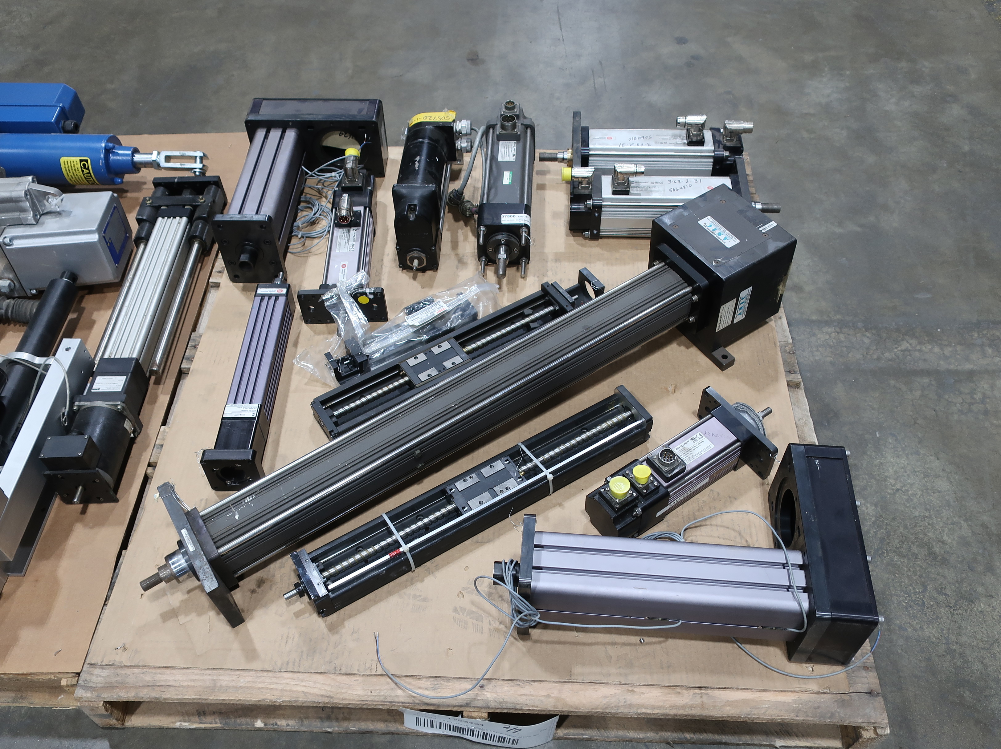 SKU 1785494 - 2 PALLETS OF ASSORTED LINEAR SERVO MOTORS AND ACTUATORS - LINEAR SERVO MOTORS