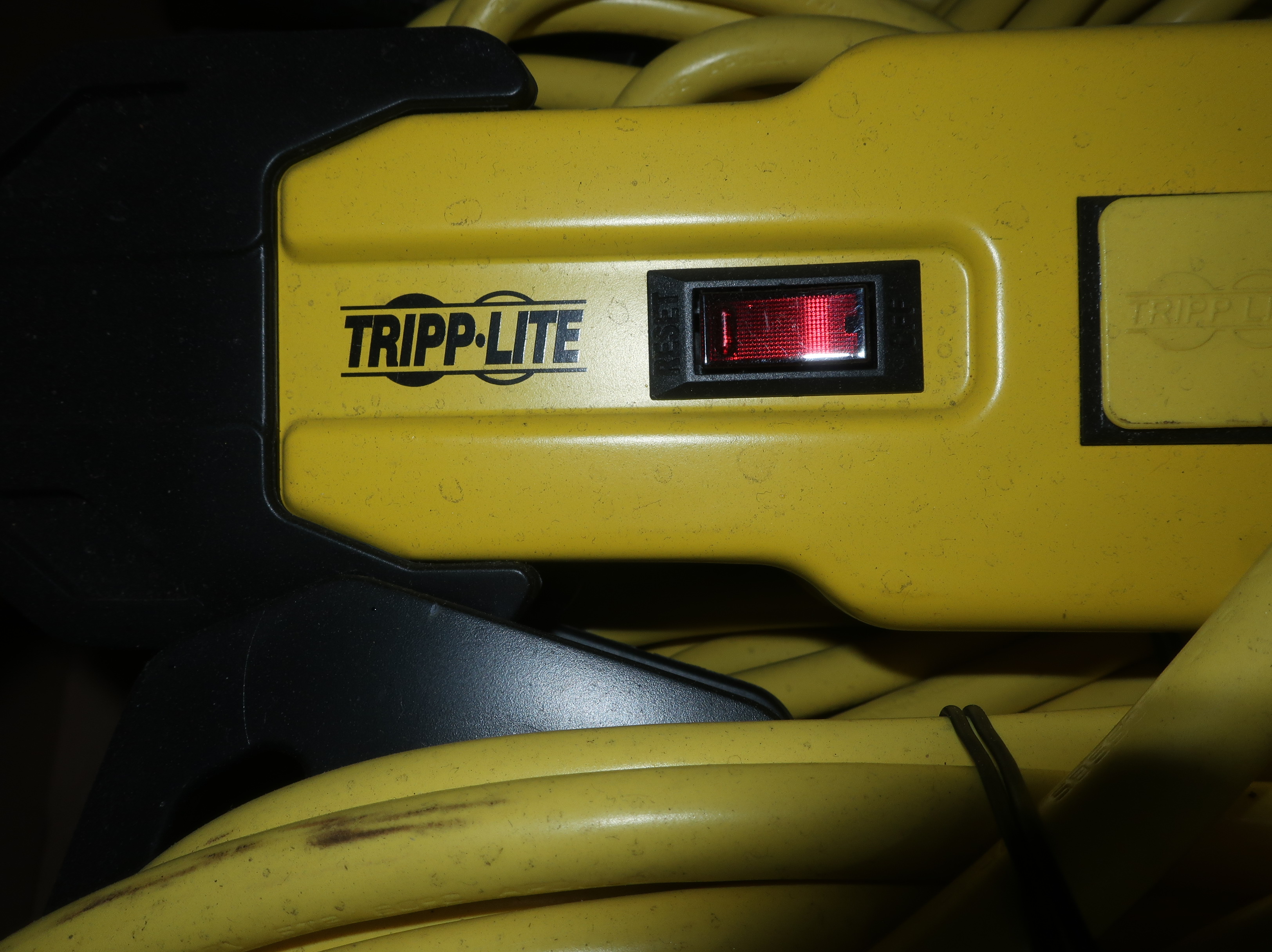 SKU 1780793 - LOT OF 8 TRIPP-LITE SURGE PROTECTORS - ELECTRICAL COMPONENTS